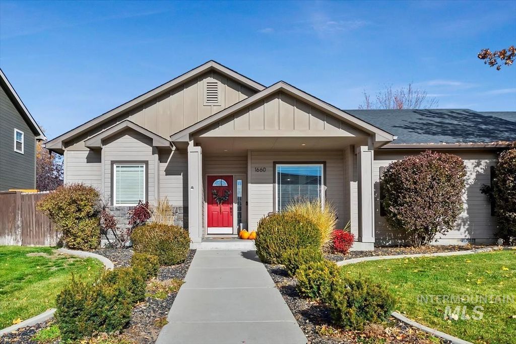 Photo of 1660 W Tumble Creek Drive, Meridian, ID 83646 (MLS # 98970793)