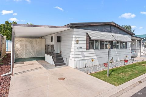 Photo of 2711 N Pilgrim Lane, Boise, ID 83704 (MLS # 98961017)