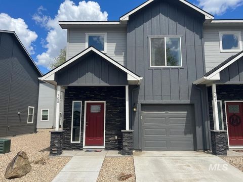 705 E Bates Ave Parma ID 83660