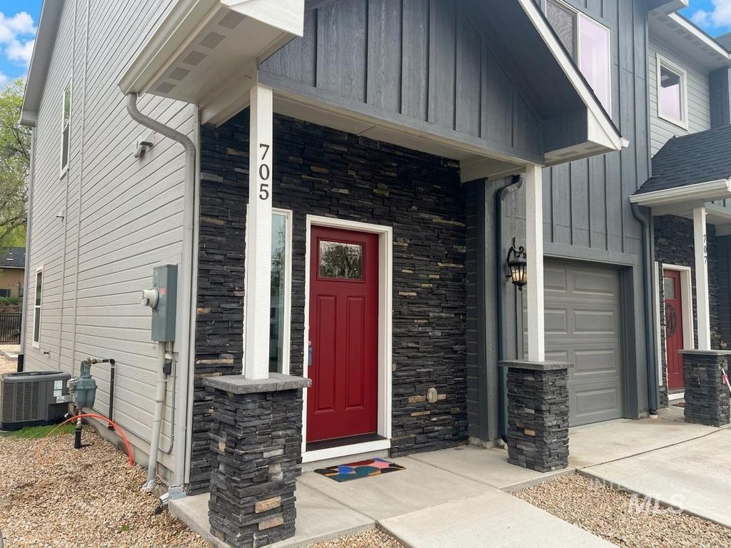 Photo of 705 E Bates Ave, Parma, ID 83660 (MLS # 98980308)