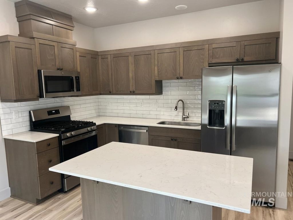 Photo of 705 E Bates Ave, Parma, ID 83660 (MLS # 98980308)