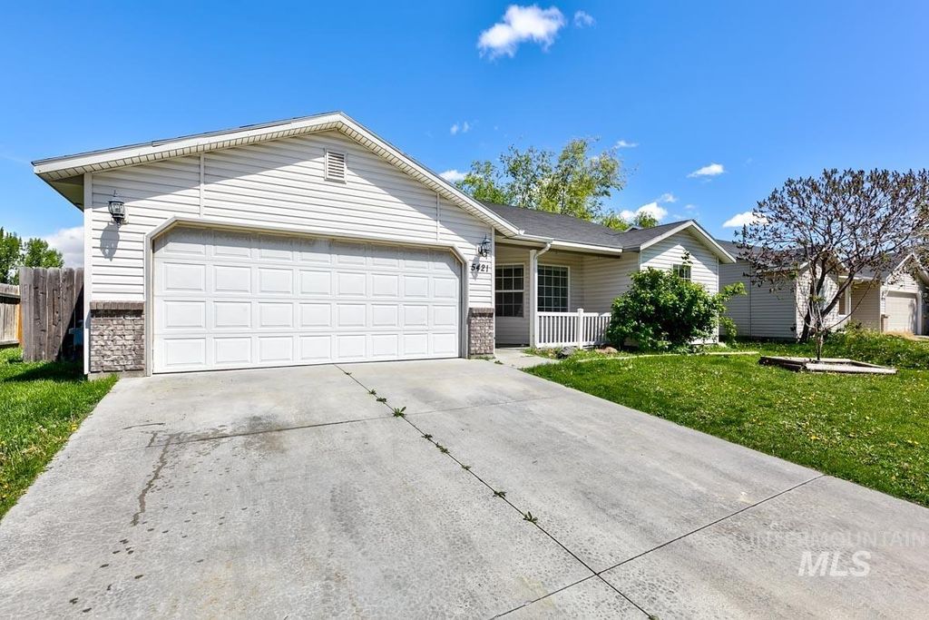Photo of 5421 Compass Way, Caldwell, ID 83607 (MLS # 98983615)
