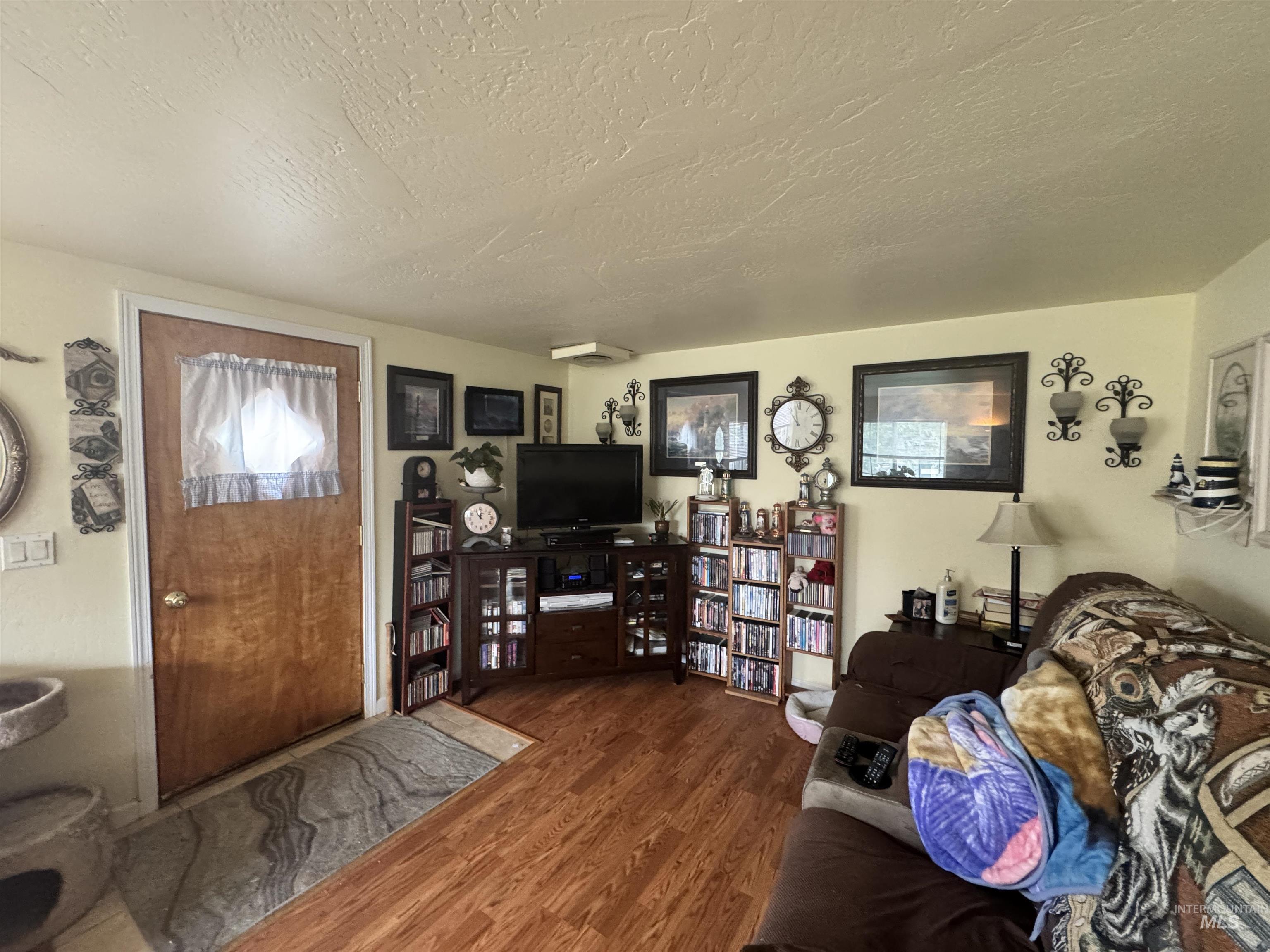 198 2nd Avenue South