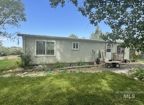 Photo of 198 2nd Avenue South Ave, Hagerman, ID 83332 (MLS # 98957085)