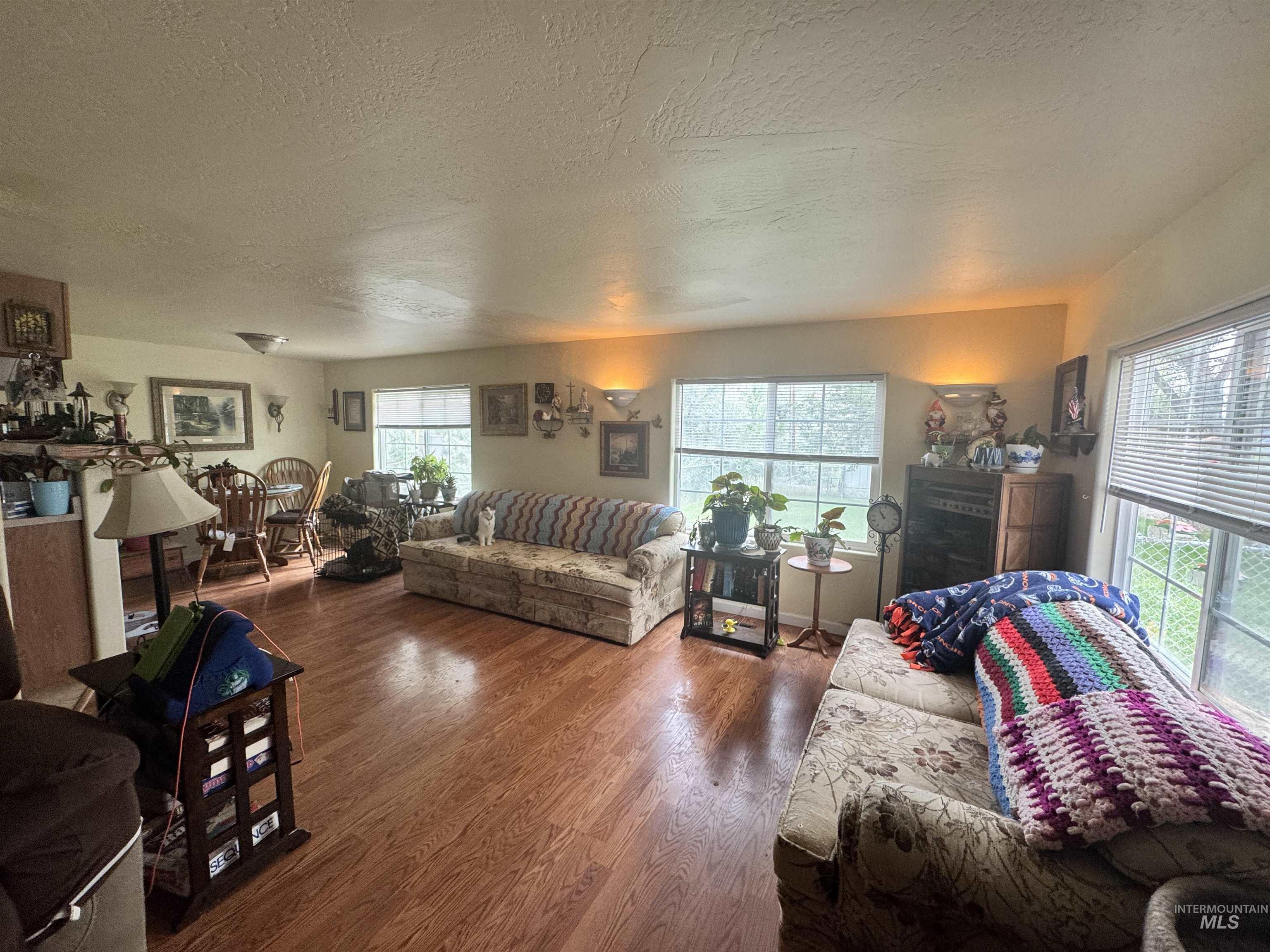 198 2nd Avenue South