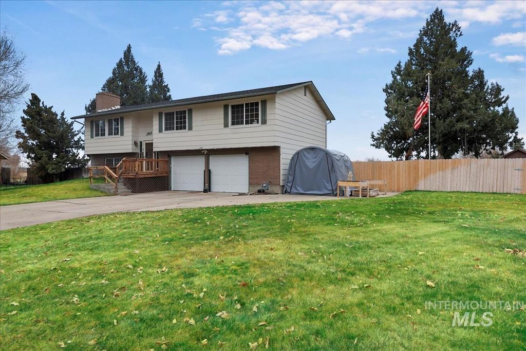 Photo of 195 NW Carrie Circle, Mountain Home, ID 83647 (MLS # 98974841)
