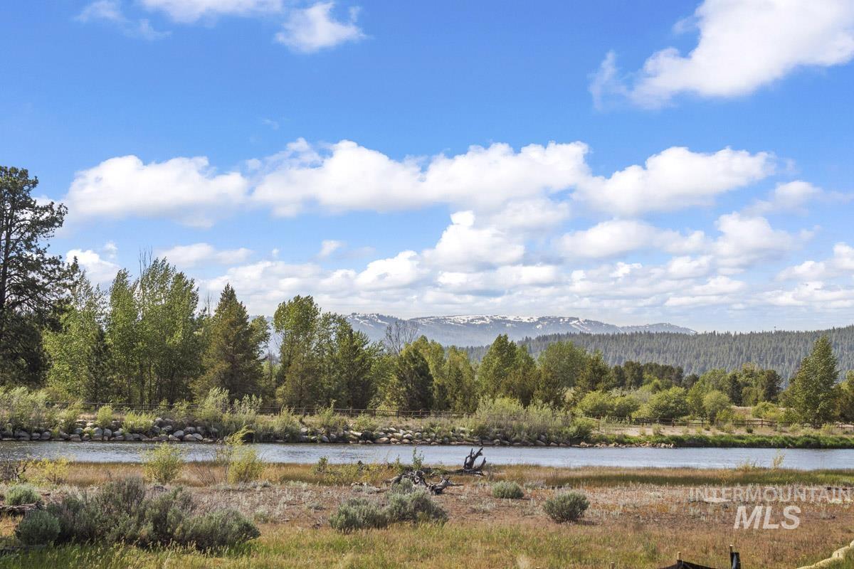 L5 B1 Lazy River Street