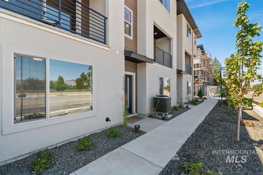 Photo of 1719 S Federal Way, Boise, ID 83705 (MLS # 98970769)