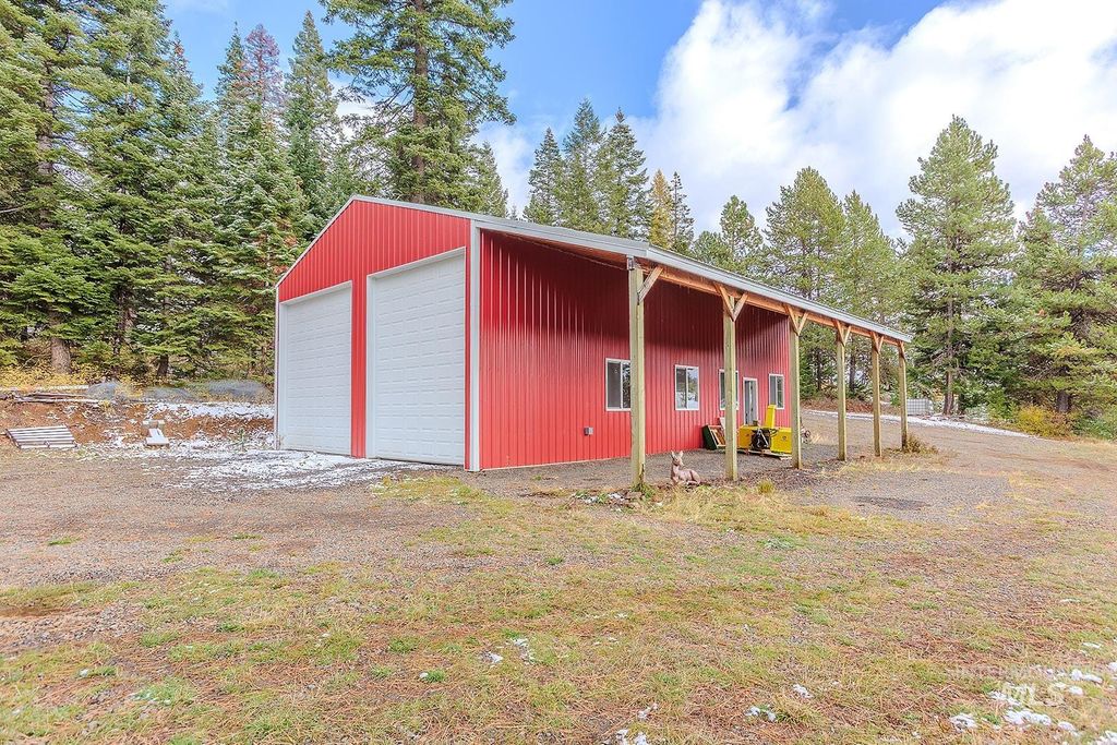 Photo of 43406 Black Pine Drive, Winchester, ID 83555 (MLS # 98965995)