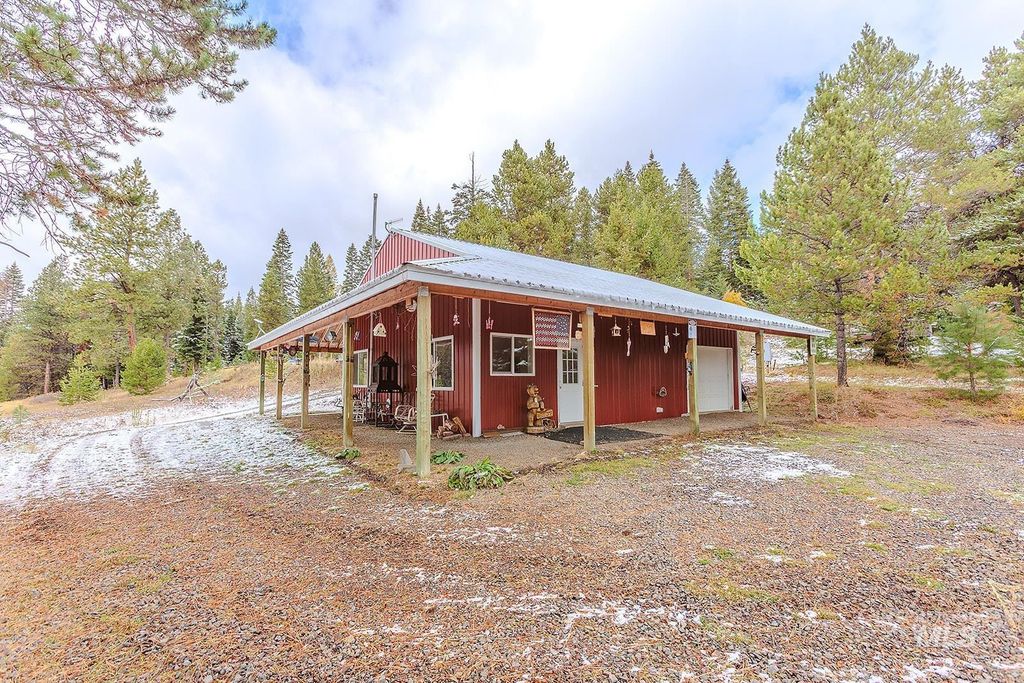 Photo of 43406 Black Pine Drive, Winchester, ID 83555 (MLS # 98965995)