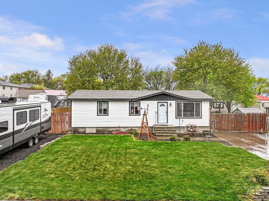 Photo of 515 E Ave J, Jerome, ID 83338 (MLS # 98982351)