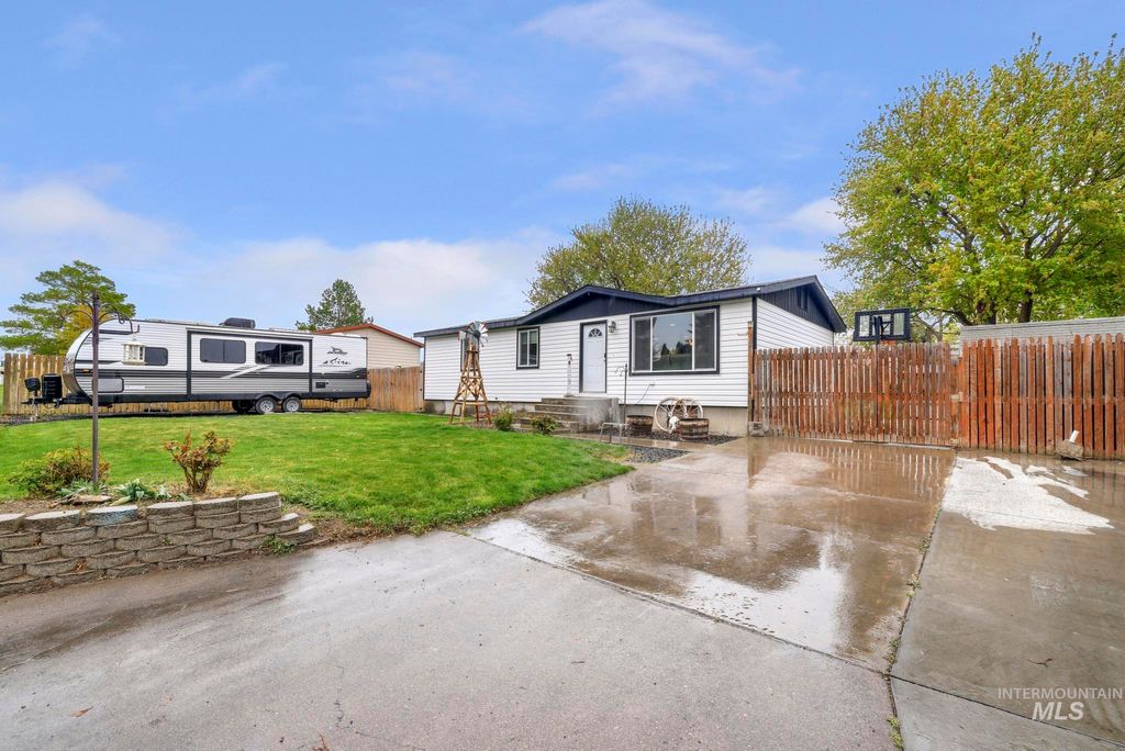 Photo of 515 E Ave J, Jerome, ID 83338 (MLS # 98982351)