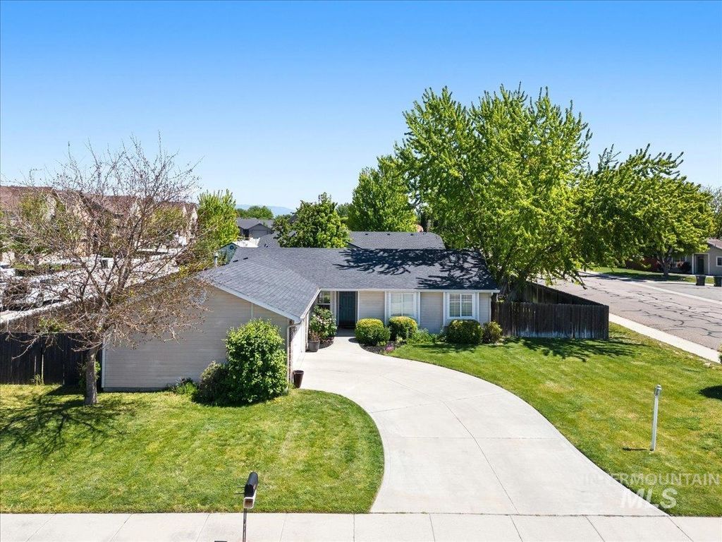 Photo of 2560 N Richter Ave, Meridian, ID 83646 (MLS # 98985357)