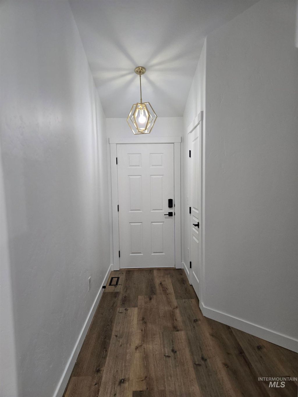 Photo of 19359 Warbler Way, Caldwell, ID 83605 (MLS # 98968665)