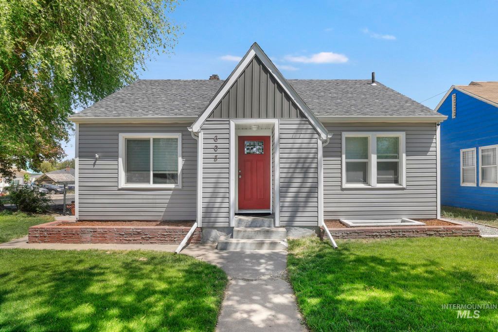 Photo of 605 4th Ave E, Twin Falls, ID 83301 (MLS # 98985815)