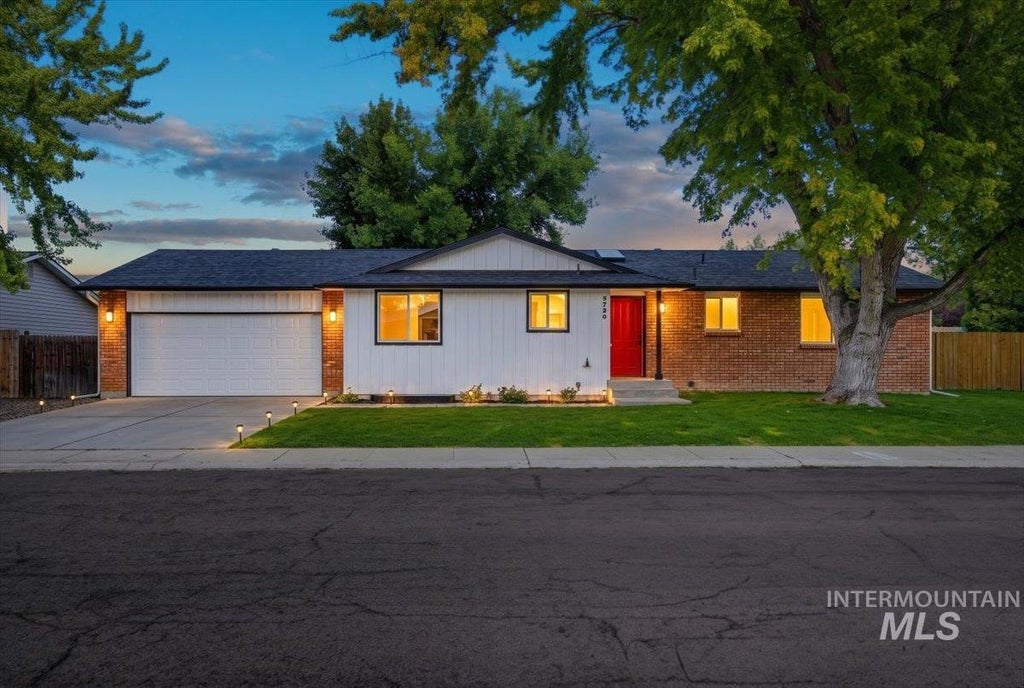 Photo of 9720 W Whirlaway DR, Boise, ID 83704 (MLS # 99000202)