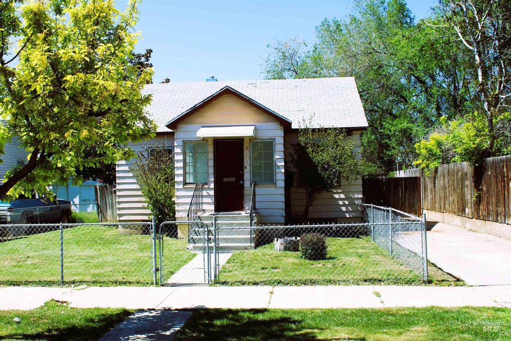 Photo of 811 S 15th Ave, Nampa, ID 83651 (MLS # 98989419)
