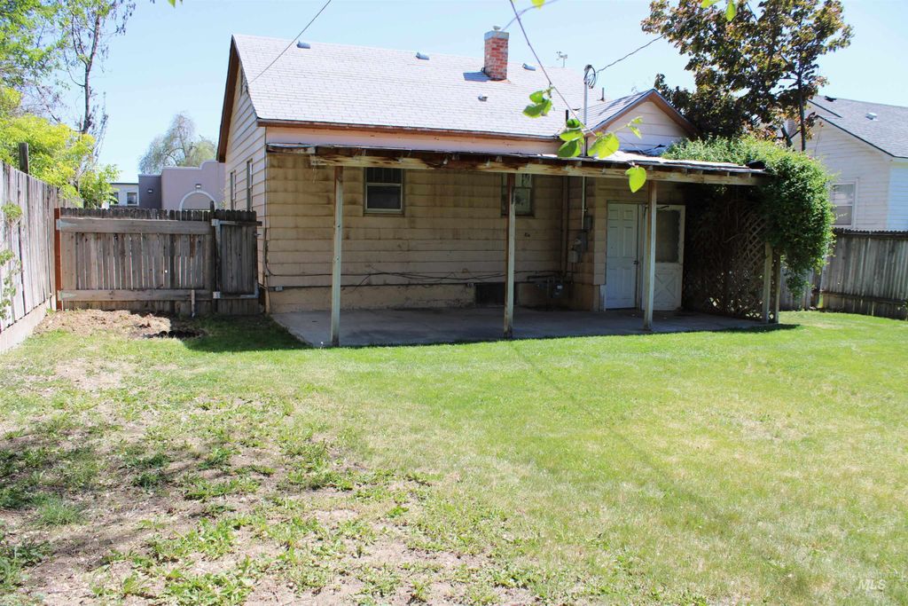Photo of 811 S 15th Ave, Nampa, ID 83651 (MLS # 98989419)
