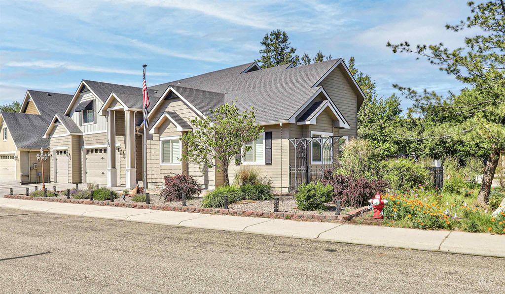 Photo of 892 S Capitola Way, Boise, ID 83712 (MLS # 98985948)