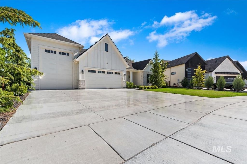 Photo of 7310 W Palamas Dr, Eagle, ID 83616 (MLS # 98985607)