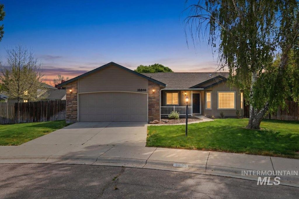 Photo of 16846 N Gentry Dr, Nampa, ID 83687 (MLS # 98985755)