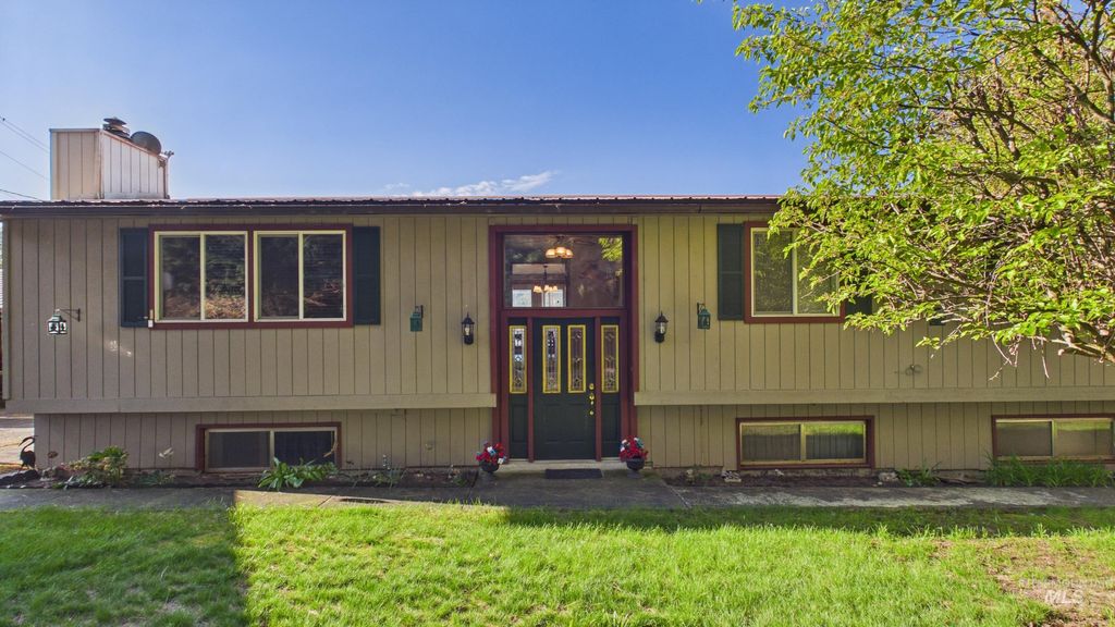 Photo of 29 Pinecone Park Lane, Orofino, ID 83544 (MLS # 98984546)
