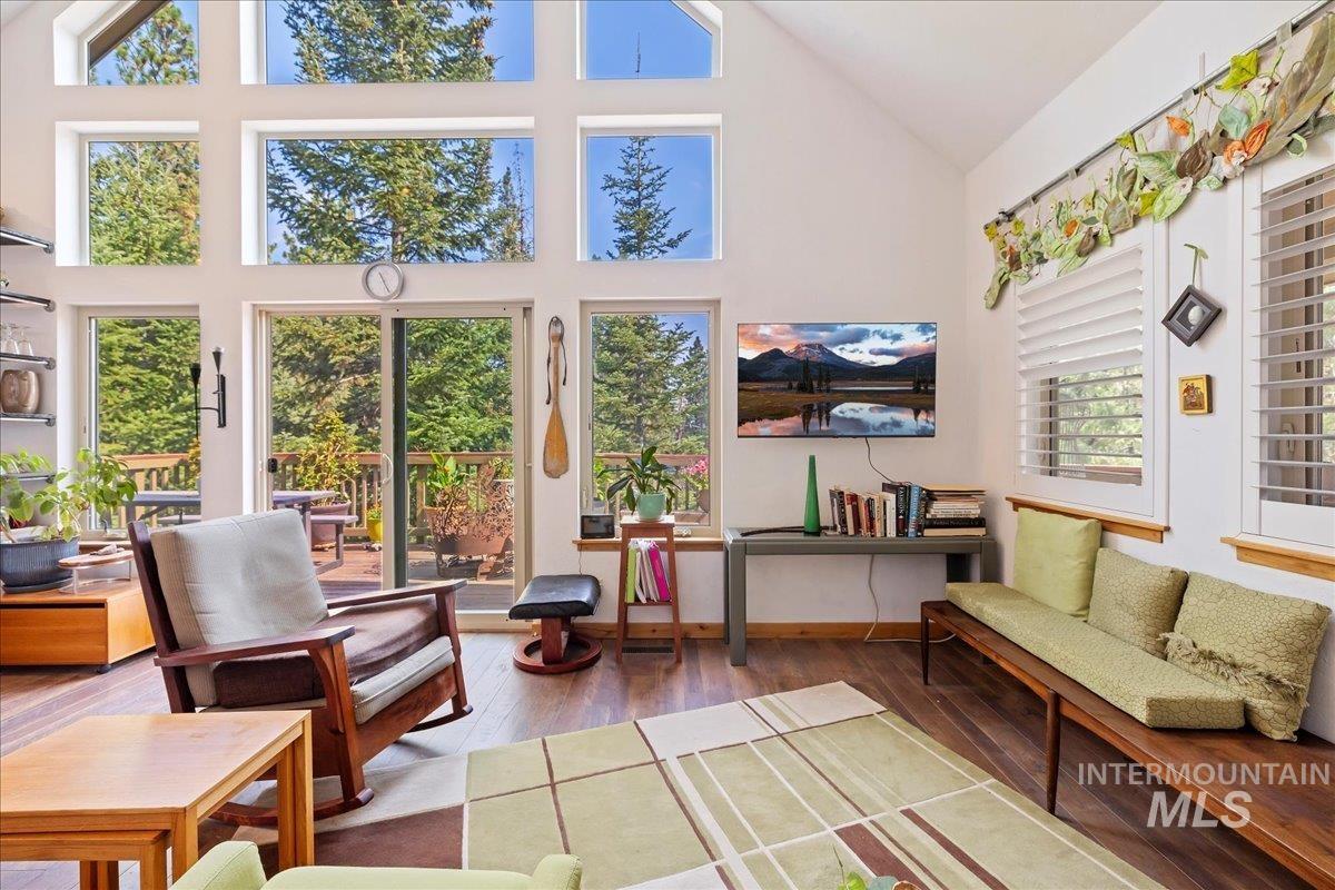 Sunroom with vaulted ceiling