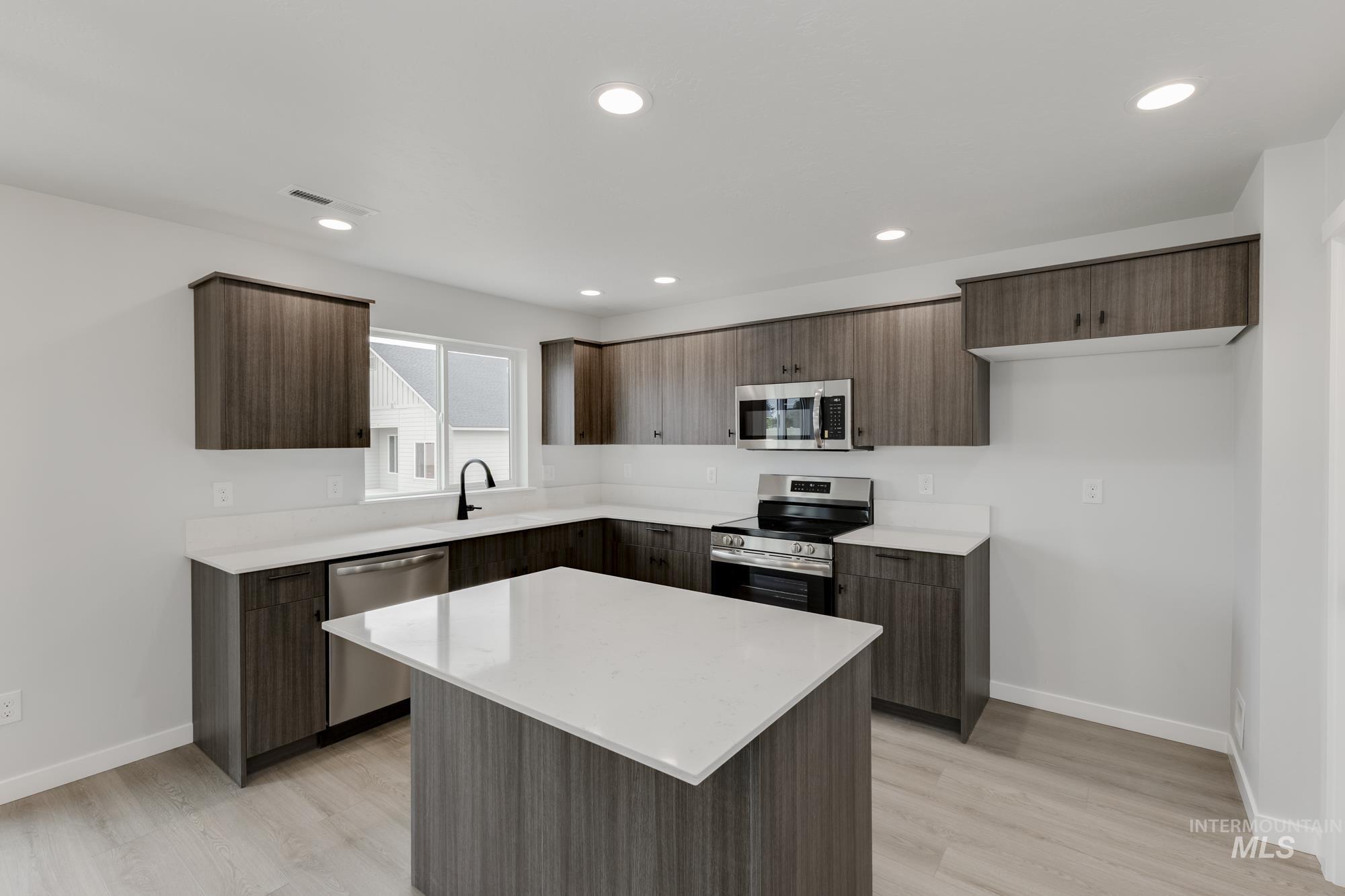 2344 N Honeysuckle Ave