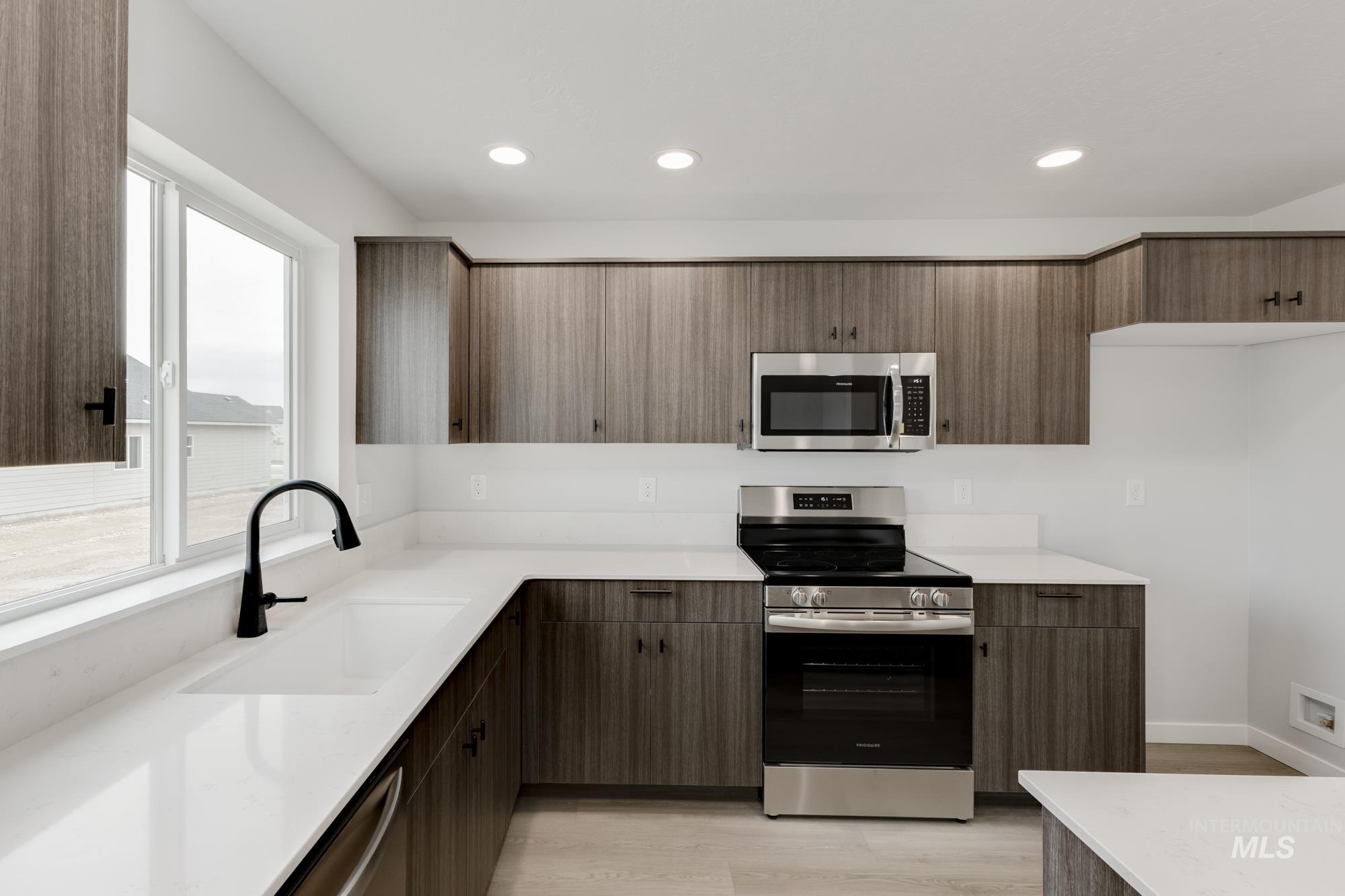 2344 N Honeysuckle Ave