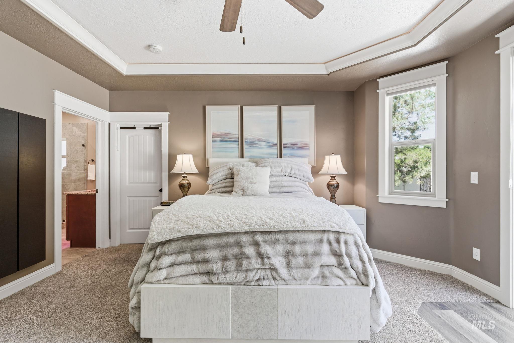 Recessed ceiling with layered crown molding
