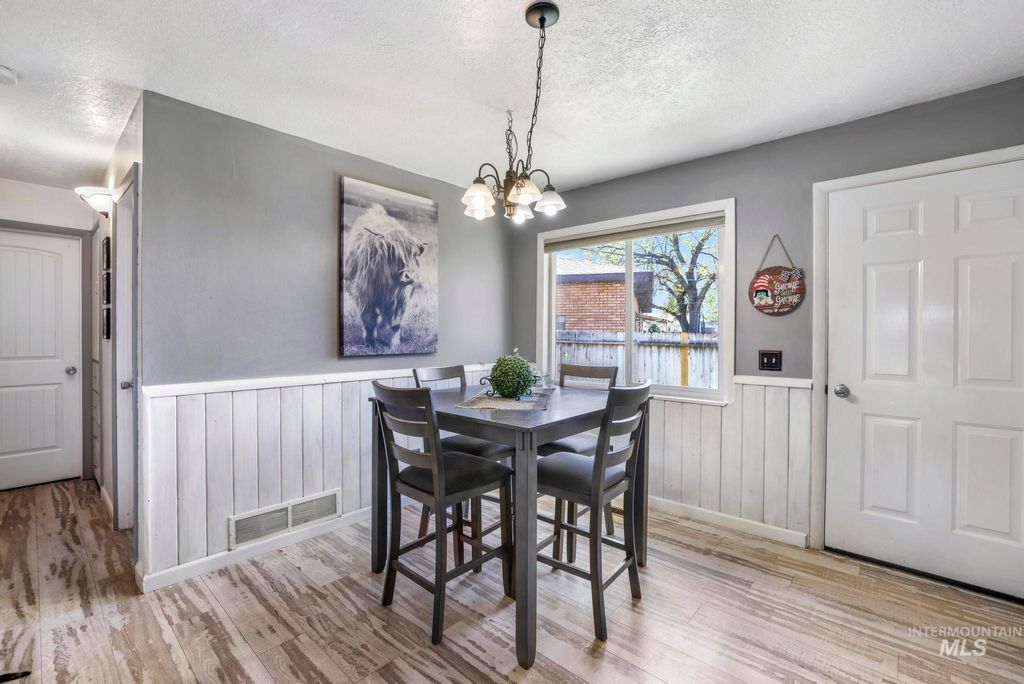 Photo of 321 Dennis Drive, Burley, ID 83318 (MLS # 98976560)