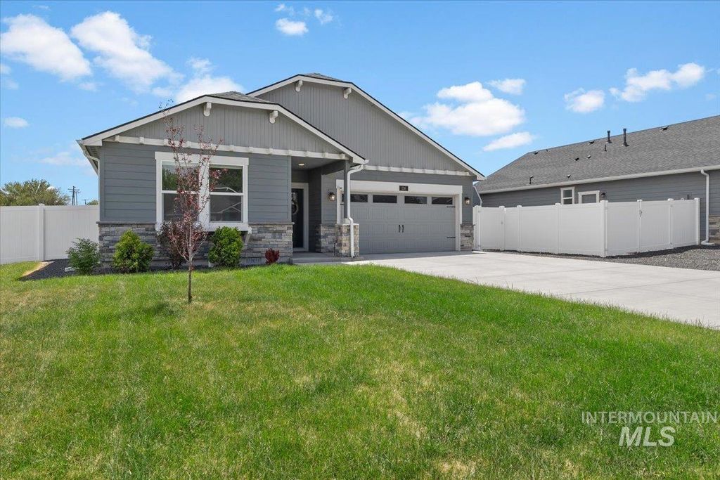 Photo of 136 Centennial Ct, Kimberly, ID 83341 (MLS # 98985368)