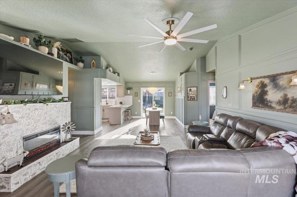 Photo of 157 E Bay Owl Dr, Kuna, ID 83634 (MLS # 98971444)