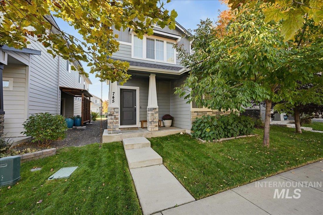745 E Springloyd St.