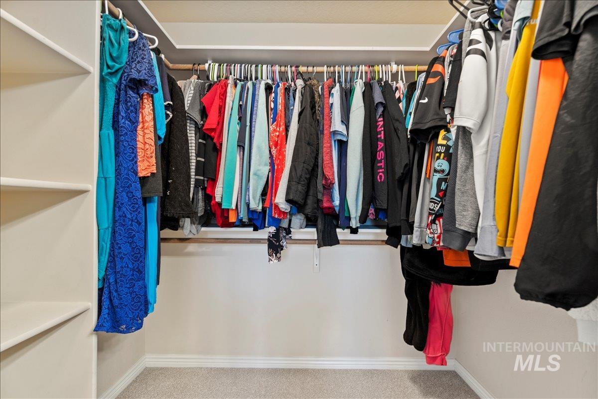 Walk in closet featuring carpet