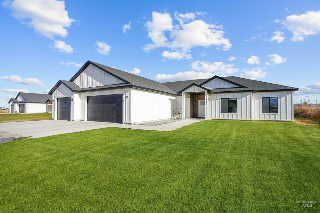 Photo of 197 S 236 E, Burley, ID 83318 (MLS # 98968325)