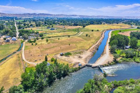 Photo of 1870 Meyer Ln, Emmett, ID 83617 (MLS # 98980266)