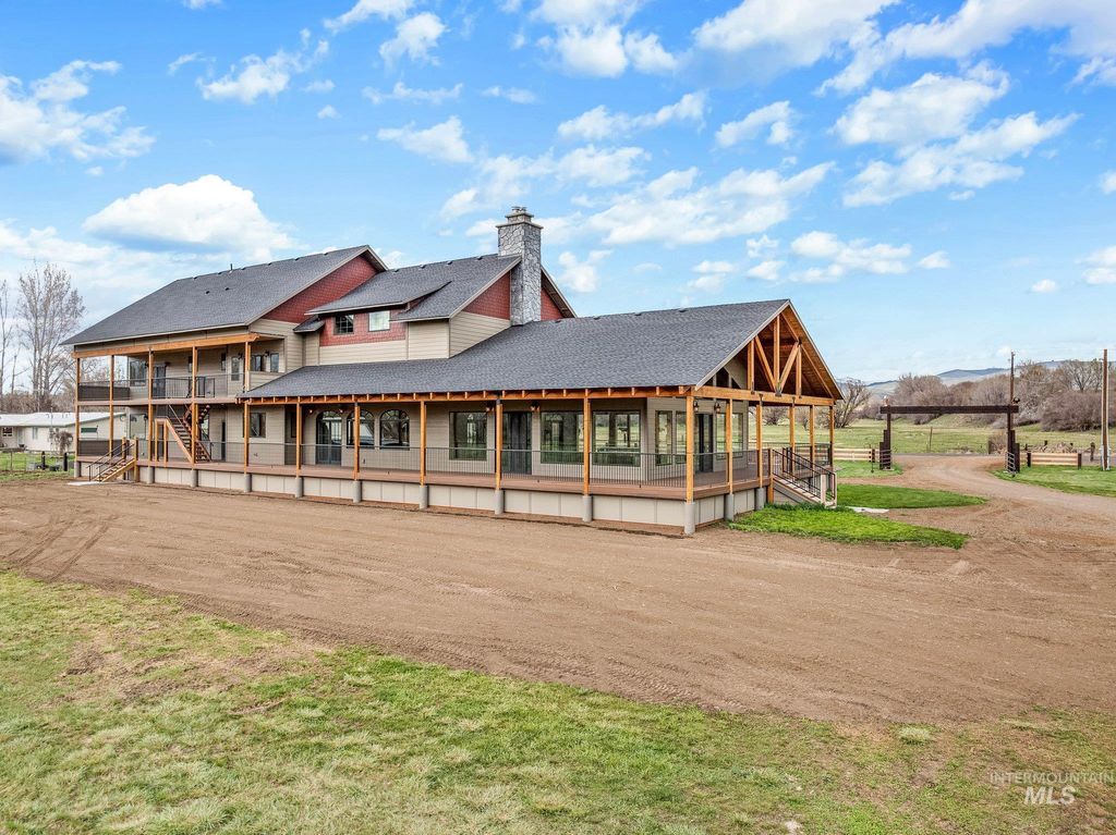 Photo of 46131 Snake River Rd, Richland, OR 97870 (MLS # 98983913)