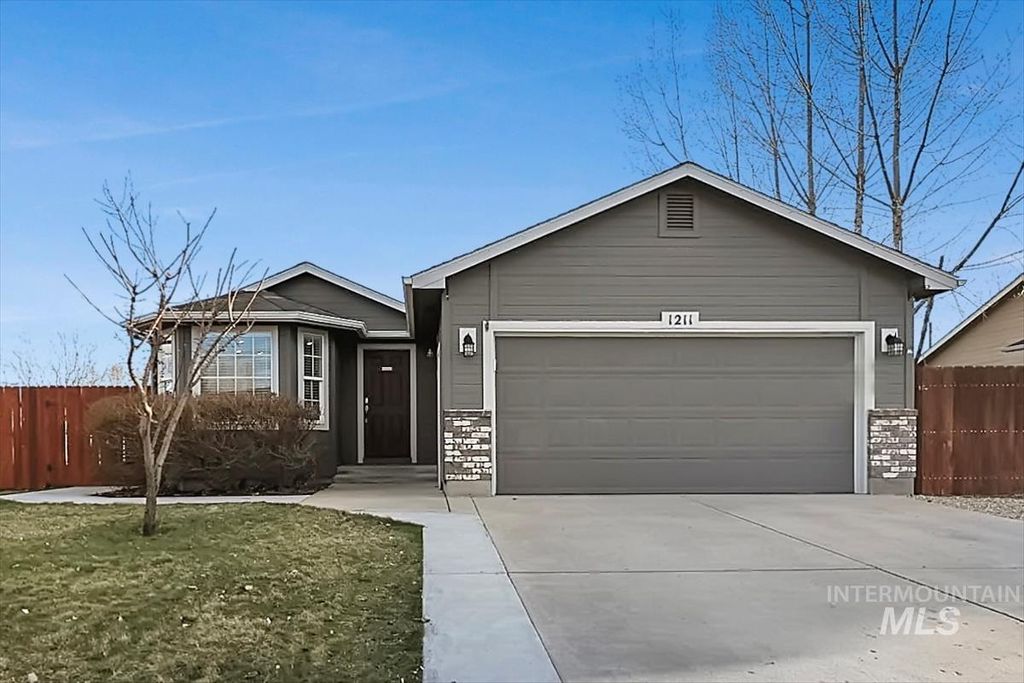 Photo of 1211 W Hawaii Ave, Nampa, ID 83686 (MLS # 98977339)
