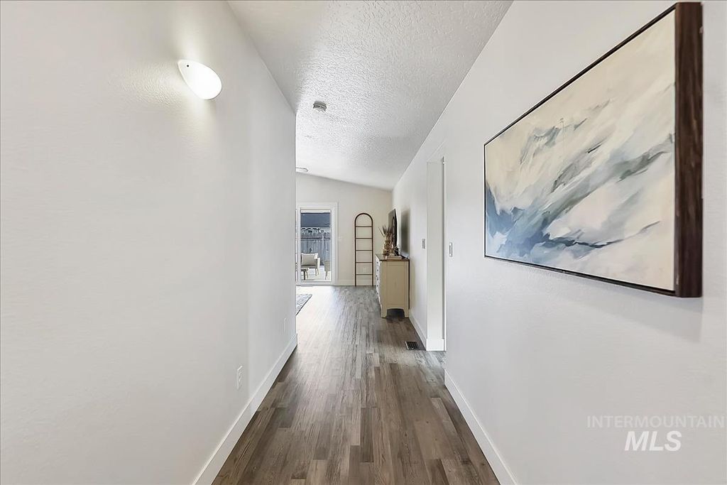 Photo of 1211 W Hawaii Ave, Nampa, ID 83686 (MLS # 98977339)