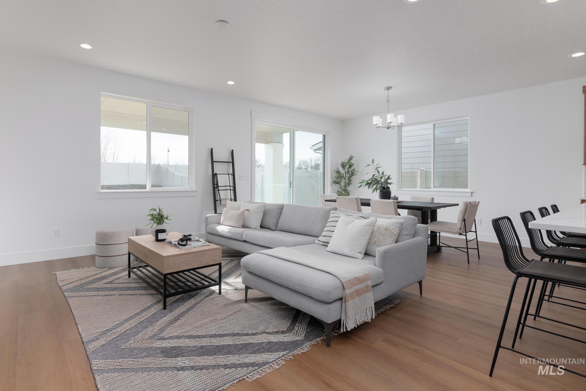 1689 W Paloma Ridge St