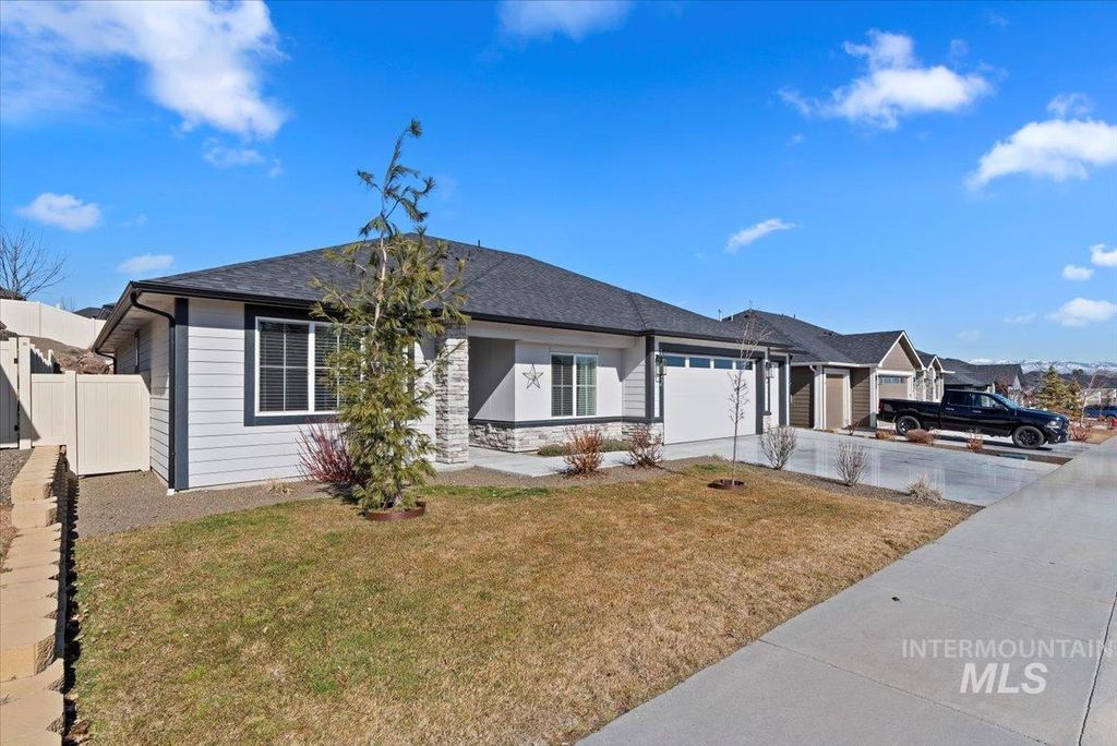 Photo of 11492 W Gladiola Street, Star, ID 83669 (MLS # 98985531)