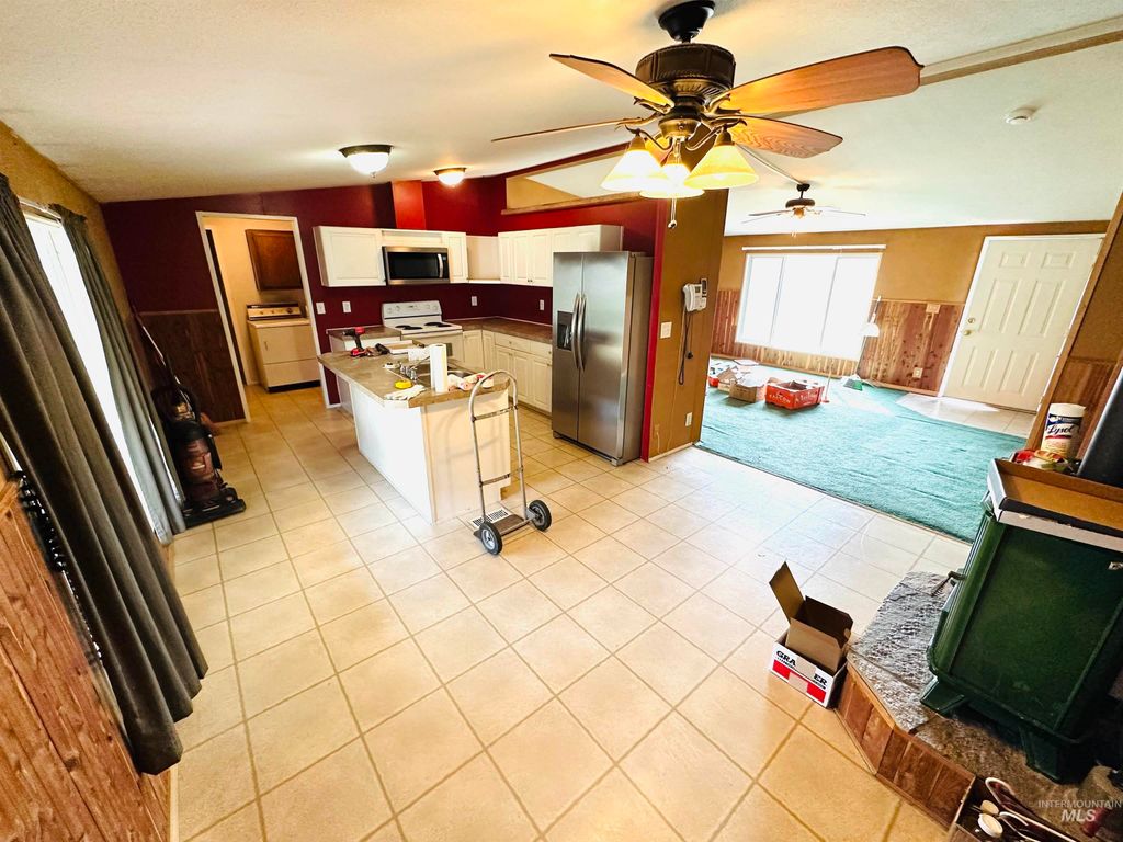 Photo of 1304 Young Field Ave, Jordan Valley, OR 97910 (MLS # 98978471)