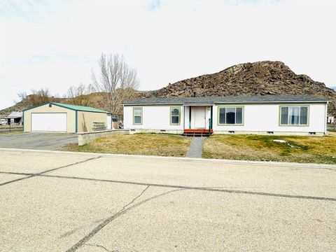 Photo of 1304 Young Field Ave, Jordan Valley, OR 97910 (MLS # 98978471)