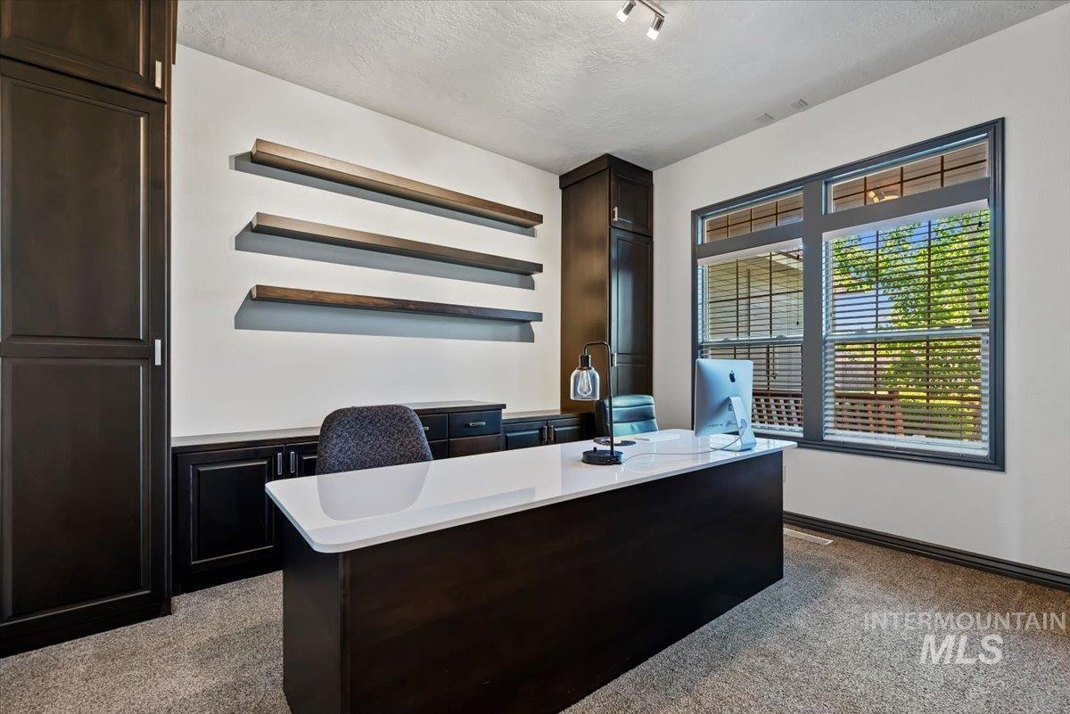 1807 N Calaveras