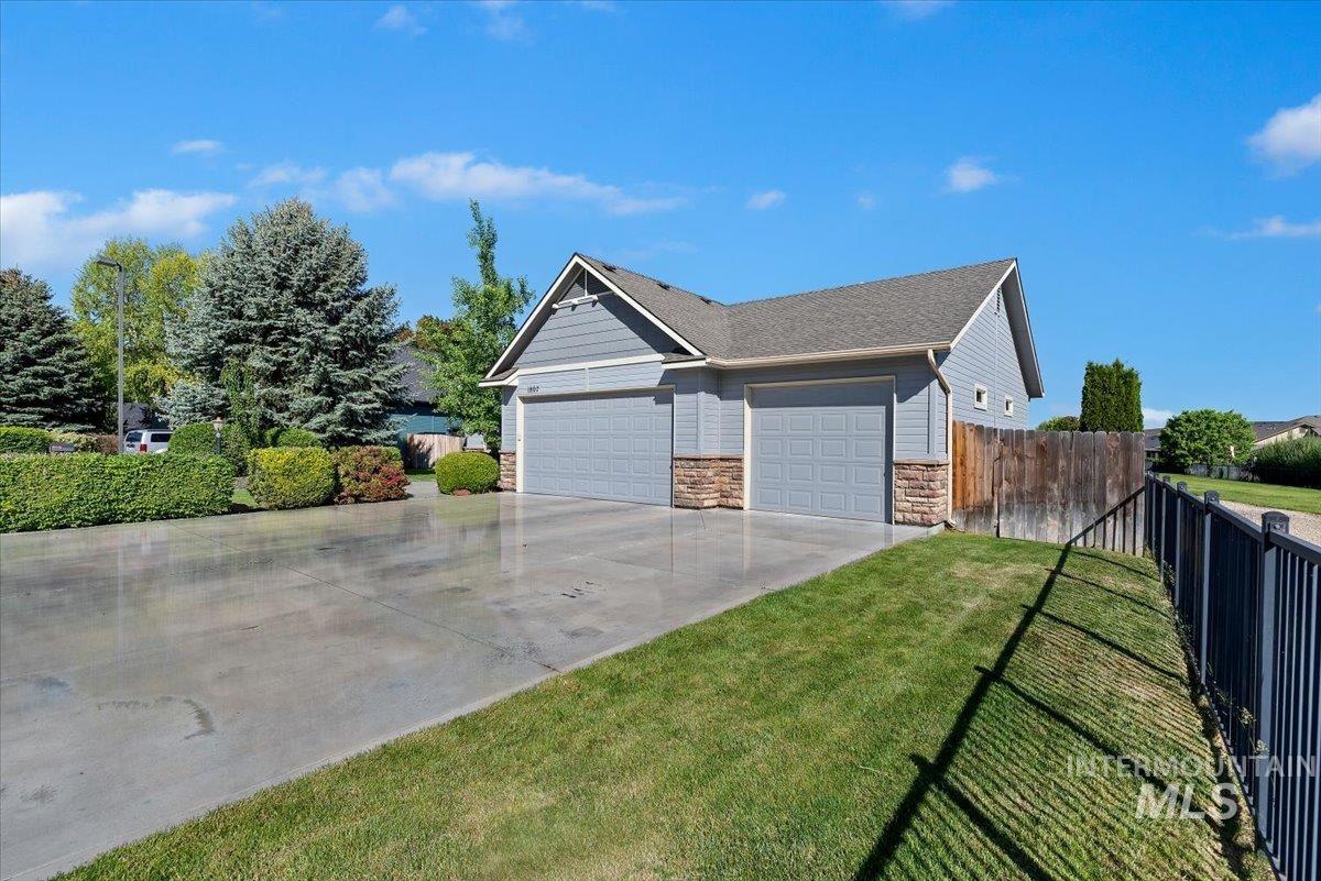 1807 N Calaveras