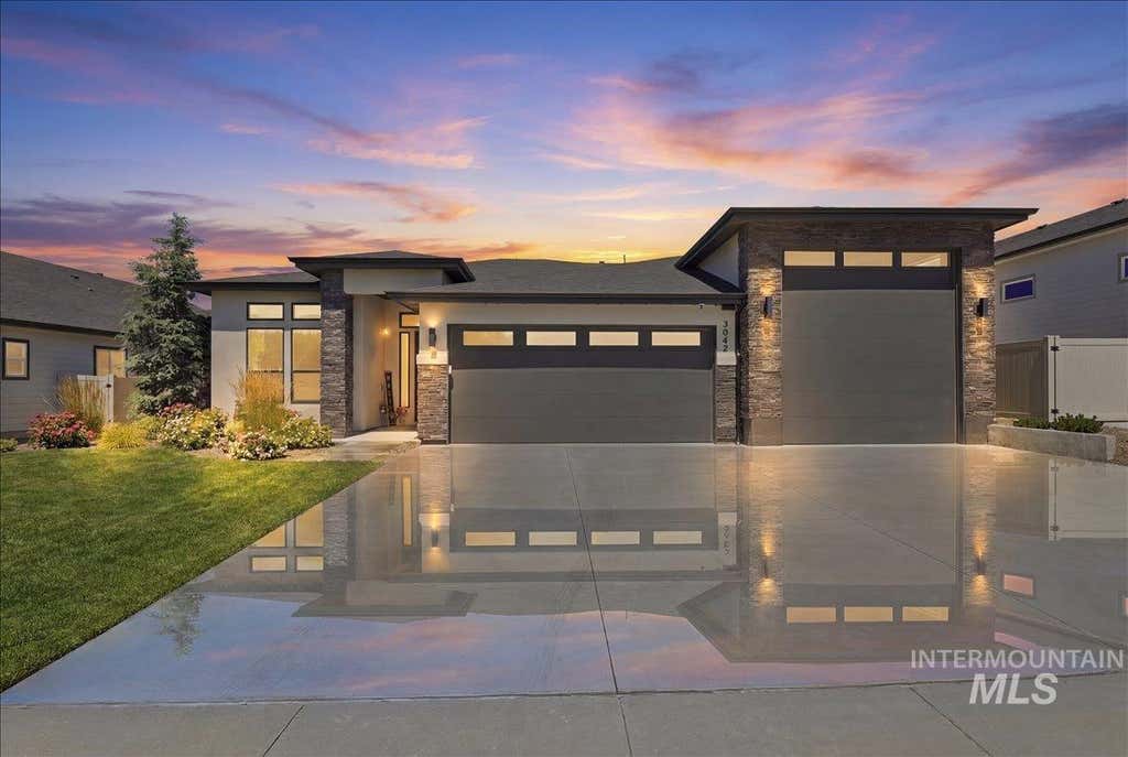 Photo of 3042 E Columbus River Court, Nampa, ID 83686 (MLS # 98998635)