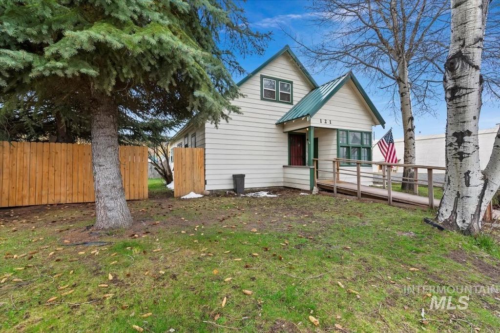 Photo of 121 S Main Street, Cascade, ID 83611 (MLS # 98941233)
