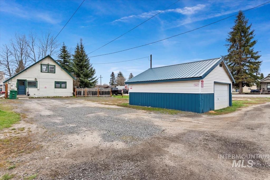 Photo of 121 S Main Street, Cascade, ID 83611 (MLS # 98941233)