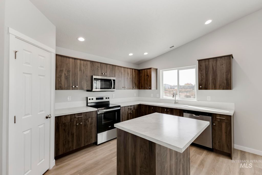 Photo of 39 S Lancaster Pl, Nampa, ID 83651 (MLS # 98965346)